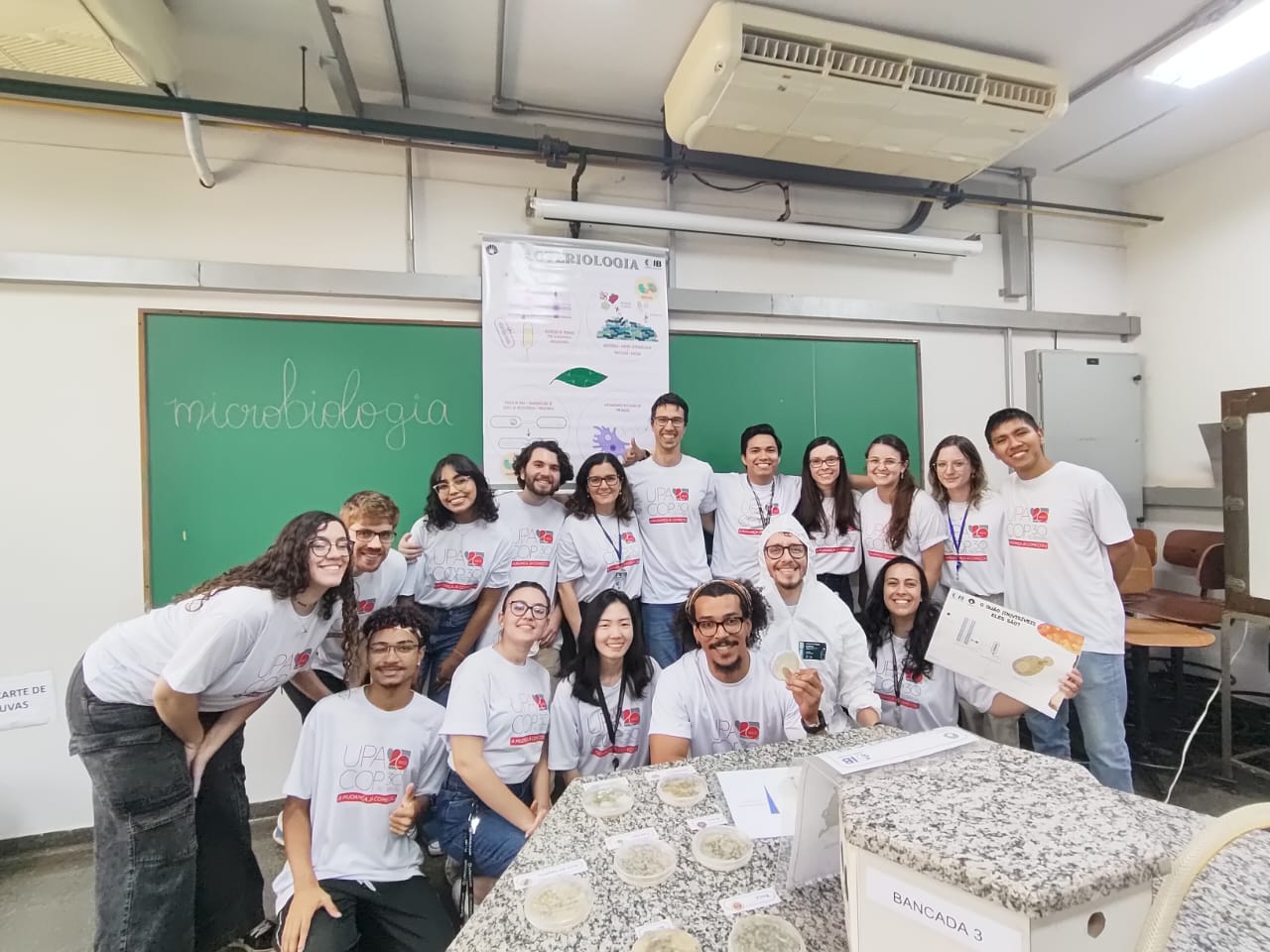 Leia mais sobre o artigo [en] Laboratórios do CEPID B3 realizam atividade sobre fagos e bactérias no UPA 2025